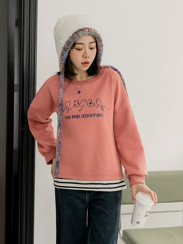 假兩件條紋拼接貓咪印圖內刷毛上衣