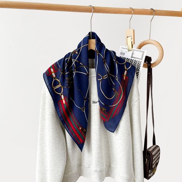 【唯家】臺灣出貨 絲巾 春秋新款 仿真絲絲巾 人字紋絲巾 時尚百搭 65cm 方巾 圍巾 韓系絲巾 氣質領巾 絲巾女