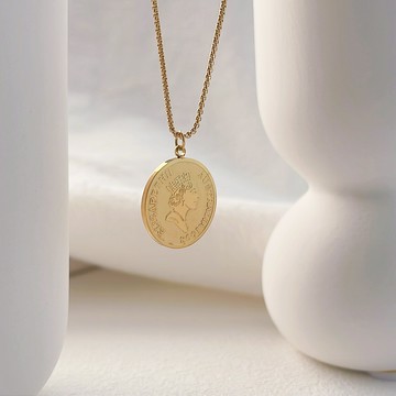 [鈦鋼.項鍊] 女王頭圓牌【UME】不退色鈦鋼項鍊/鍍18K金