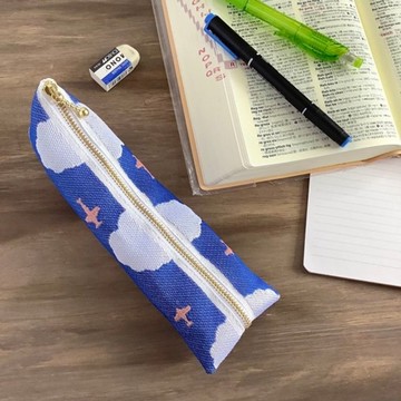 【飛機與雲】榻榻米襯邊 金字塔型 筆袋 空 藍 藏青