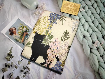 貓咪系列-日本棉布米白底燙金紫籐花黑貓L型拉鍊款-電子書保護套