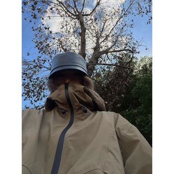 MOERSHOP 個性與自由 三防輕薄戶外沖鋒套裝女長袖外套短褲兩件套