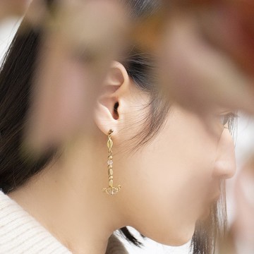 地下盛宴 | 透明珠裙擺 耳針款 - 成對購買