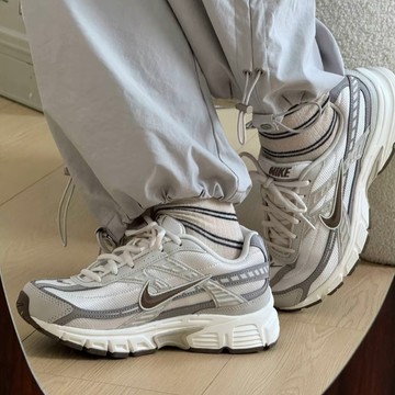 S.G Nike Wmns Initiator IB4339-001 女 運動休閒鞋 復古慢跑鞋 緩震 舒適 白棕