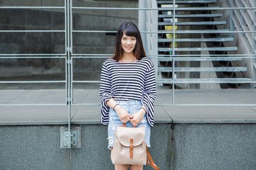 保證不脫皮-一年保固-台灣製作-純素皮革－尼泊特背包_拿鐵色