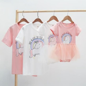 親子裝一家三口四口獨角獸2024新款潮夏裝嬰兒爬服短袖t恤母女裝