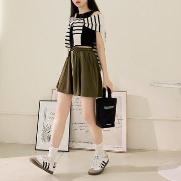 OB嚴選 簡約素色腰鬆緊抽繩短褲 《BA7844》