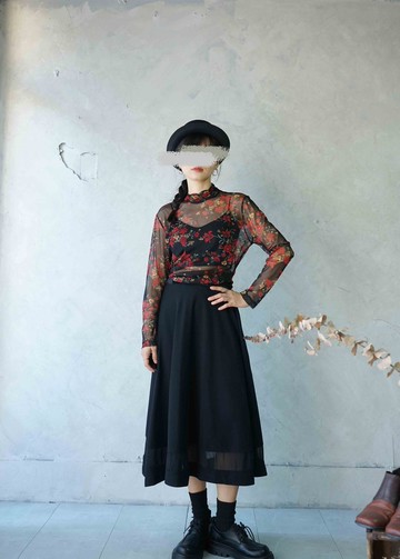 尋寶古著-巴黎野玫瑰印花透膚網紗高領上衣