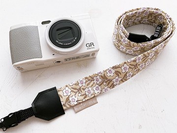 hairmo紫色小花相機背帶/手腕帶-米(相機/手機/證件)