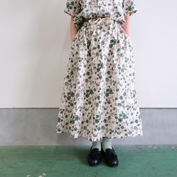 麻裙子綠色花朵
