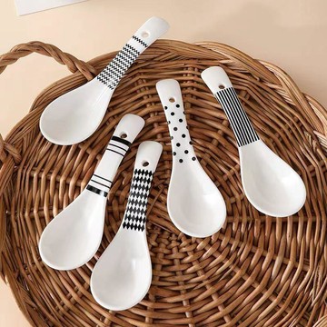臺灣發貨>赫本陶瓷勺子耐高溫家庭食品級家用餐具喝湯喝粥圓頭調羹LZI