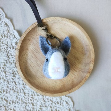 【手作羊毛氈】灰兔子吊飾