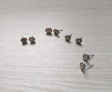 首字母耳釘
