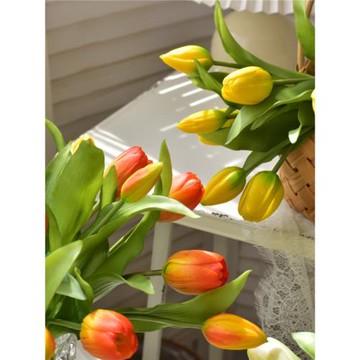 手感保濕郁金香仿真花高檔pu假花手捧花束白色輕奢高端擺件裝飾品