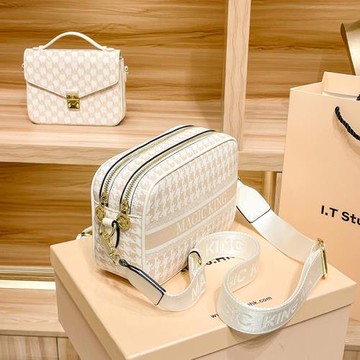 香港真皮相機包女高級質感送女友寬肩帶斜挎包單肩小包包2024新款