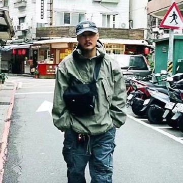 美式工裝軍綠色沖鋒衣秋季外穿衛衣連帽外套男士硬漢防風夾克風衣