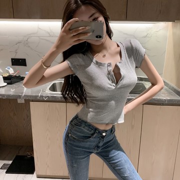 格格家 網紅ins緊身紐扣木耳邊螺紋T恤女修身顯瘦短款短袖T恤上衣