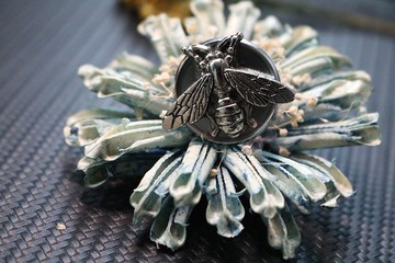 银色蜜蜂复古胸针百搭绅士胸花金属