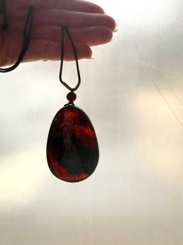 妖花紅棕琥珀手把件掛件長項鍊/送禮/收藏/助眠/安神/