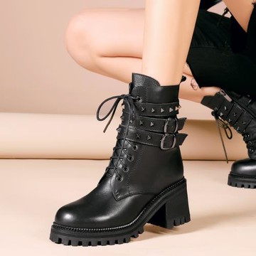 鉚釘扣帶機車靴子高跟短靴女粗跟厚底英倫風馬丁靴女2024新款單靴