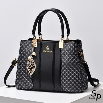 【Sp house】經典老花紋路英文樹葉吊飾手提側肩斜背女用包(5色可選)