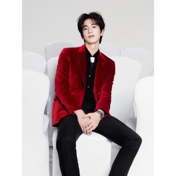 張凌赫同款紅色輕奢絲絨西裝宴會禮服西裝戧駁領修身本命年西裝男