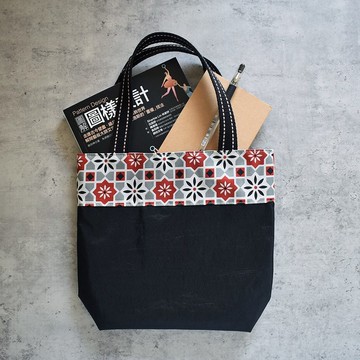 防水外出手提袋_花磚紅+黑底