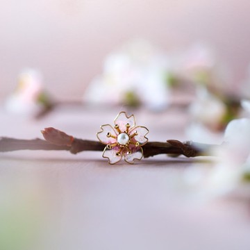 晶透花瓣 櫻花與珍珠的別針胸針 翻領別針 飾針 領針