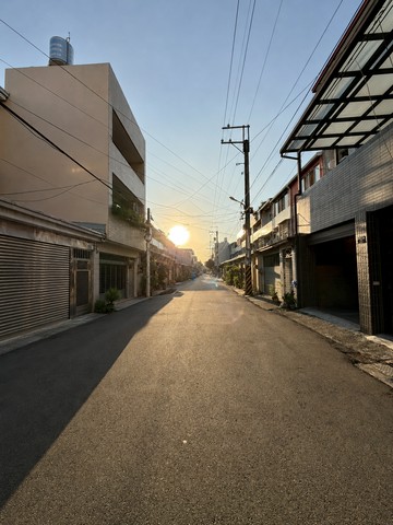 屋主真的想賣了｜可以看夕陽的房子｜孝親車庫透天｜台中市大里區三民一街