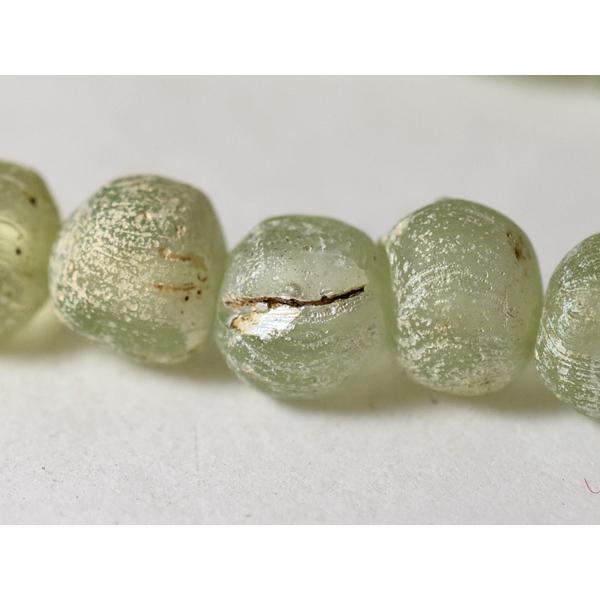 ●わくわく とんぼ玉★ジャワ島出半透明土薄緑色銀化中粒ビーズ一連 トンボ玉 蜻蛉玉