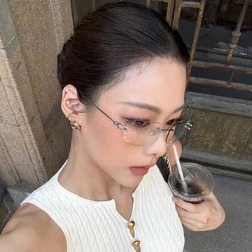 韓版時尚新款太陽眼鏡女明星旅行拍照防紫外線遮陽潮素顏百搭墨鏡