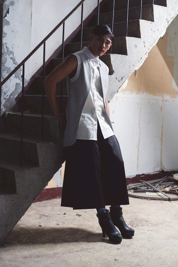 西奘領假兩件拼接繡花無袖襯衫(162T13)