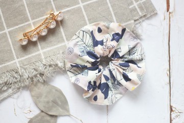 手作髮飾。大腸圈。淡紫山茶