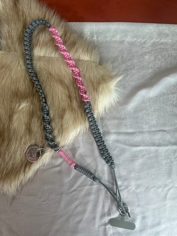 Strawberry frosting   草莓糖霜-傘繩手機揹帶