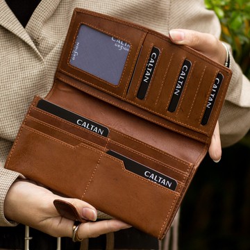 E7TH.時尚流線設計真皮長夾(071850cd)-咖