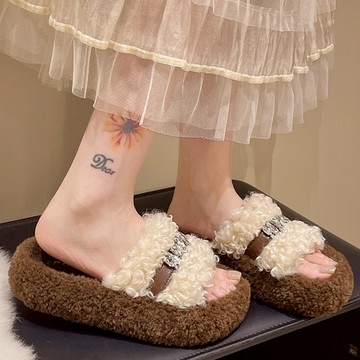 【白鳥麗子】雜誌款保暖毛毛水鑽一字帶露趾平底拖鞋 店長推薦