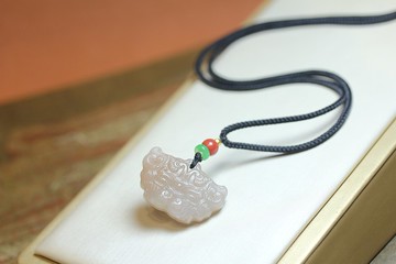 【扭轉乾坤】【仿古瑞獸】天然三彩玉雕刻仿古瑞獸掛件掛飾吊墜