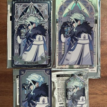 新上架👉【正版】原神愚人衆霜痕與權焰博士多託雷折光牌立牌吧唧徽章滿贈交換禮物 送朋友禮物