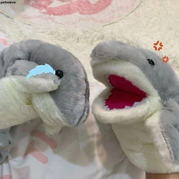 【毛絨手偶玩具 抱枕】小鯊魚手偶手套 玩偶公仔 可張嘴手套 毛絨玩具 鯊臂 生日禮物 鯊魚娃娃 toy 公仔 玩偶