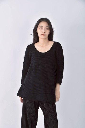 (S) new era teen圓領黑色長袖上衣