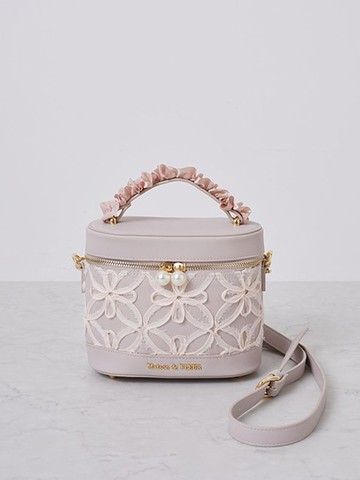 典雅花朵拼貼荷葉捲邊手提盒造型側背包(08000073600) - Maison de FLEUR