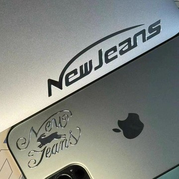 🔥熱門好物 臺灣出貨 ins韓國女團newjeans金屬貼紙Kpop周邊電腦手機平板個性裝飾貼