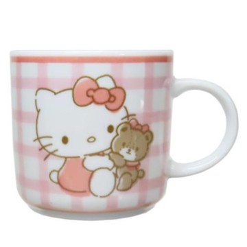 小禮堂 Sanrio 三麗鷗 Hello Kitty 陶瓷馬克杯 (格紋報熊款)