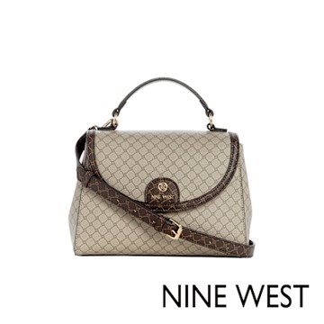 絕版品NINE WEST KILEY 掀蓋斜背包-LOGO米