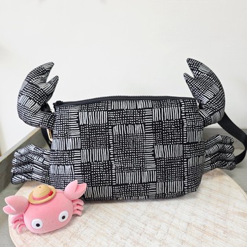 手作螃蟹造型斜背包 大螃蟹斜挎包 斜背包 側背包