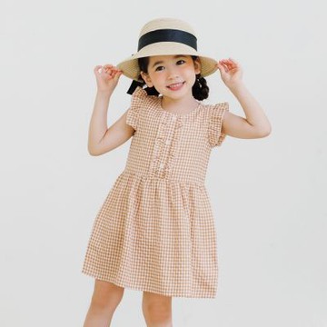 OB嚴選-甜美格紋荷葉袖半開襟排扣洋裝《QA1655》
