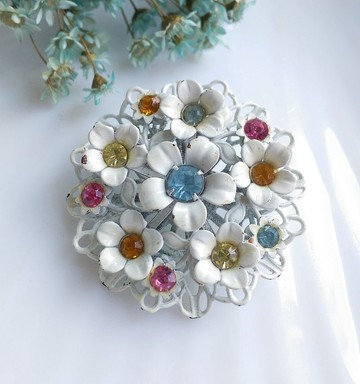 Vintage Jewelry   白琺瑯 彩鑽花朵花團 別針 胸針