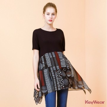 KeyWear奇威名品    幾何印花拼接長版上衣-深藍色
