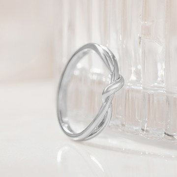 [鈦鋼]MARIGOLD白色情迷極簡扭結西德鋼戒指【KMD683】-銀