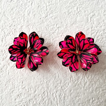 以花朵為靈感的金屬絲配件